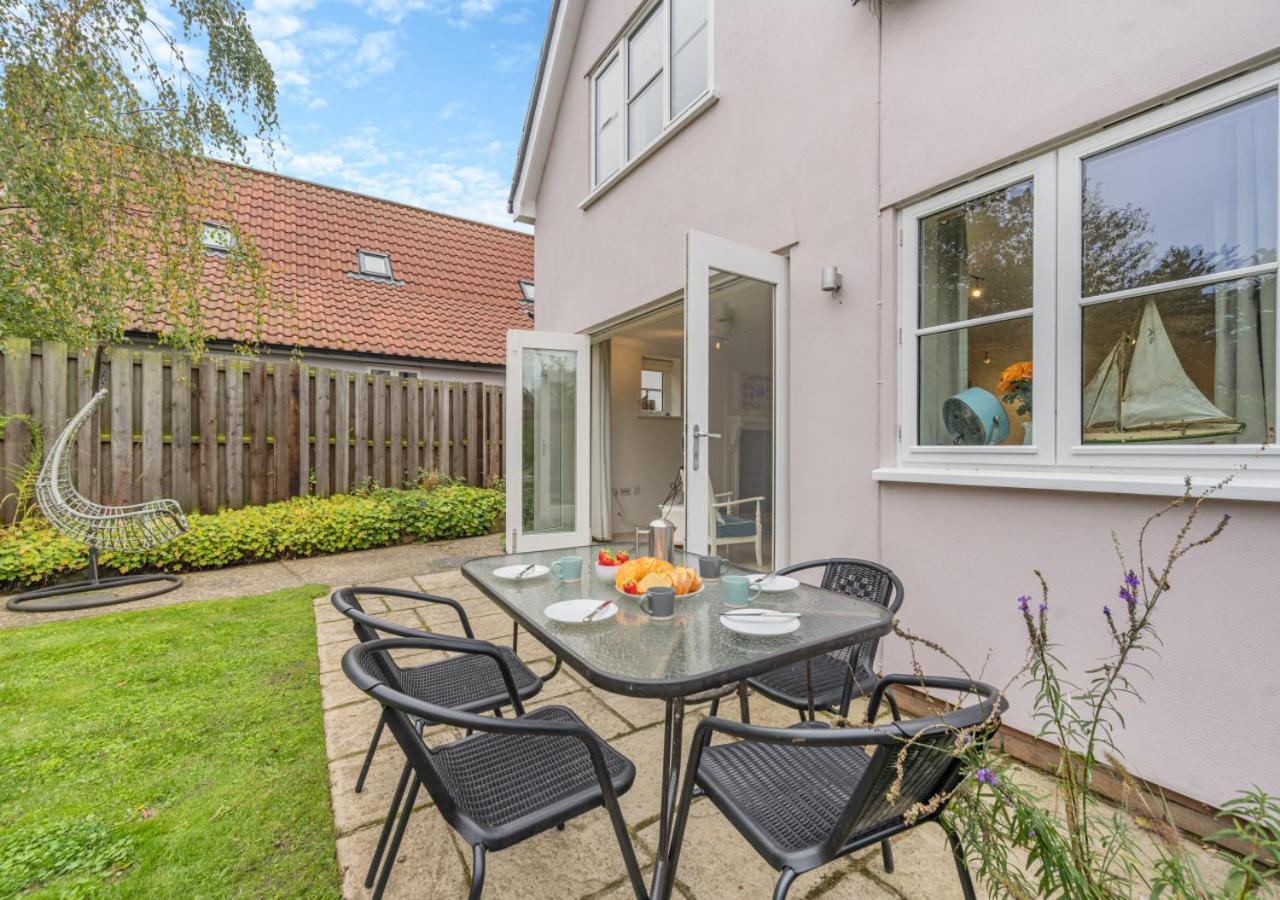 Camomile Cottage Friston Exterior photo